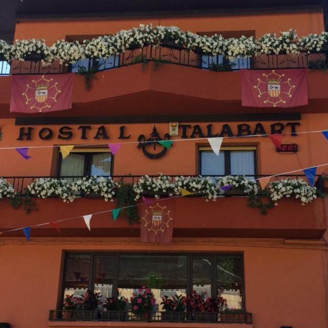 Отель Hostal Talabart Лес Экстерьер фото